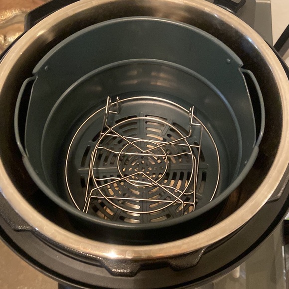 Instant pot duo crisp+ Air fryer - Picture 3 of 3